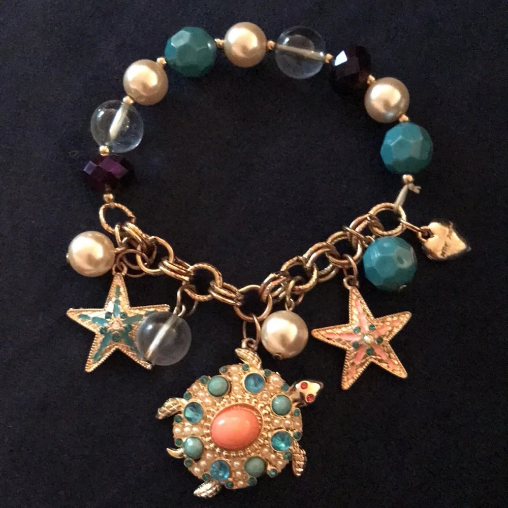BETSEY JOHNSON SEA TURTLE CHARM BRACELET! - Picture 1 of 7